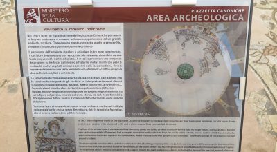 Torna visibile dopo l’inverno il mosaico nell’area archeologica di Piazzetta Canoniche a Treviso, corredato da un nuovo pannello esplicativo